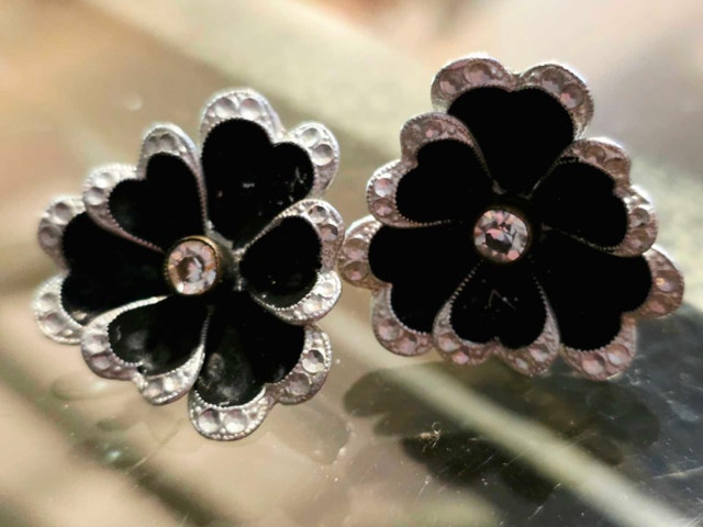 Vintage Flower Earrings - German Screw-On