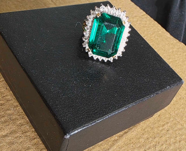 Elegant emerald colored ring - photo 4