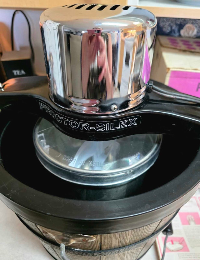 Proctor-Silex Ice Cream Maker - photo 3
