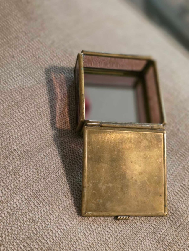 Vintage January Trinket Box - photo 3