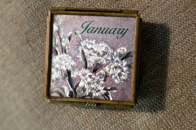 Vintage January Trinket Box - photo 4