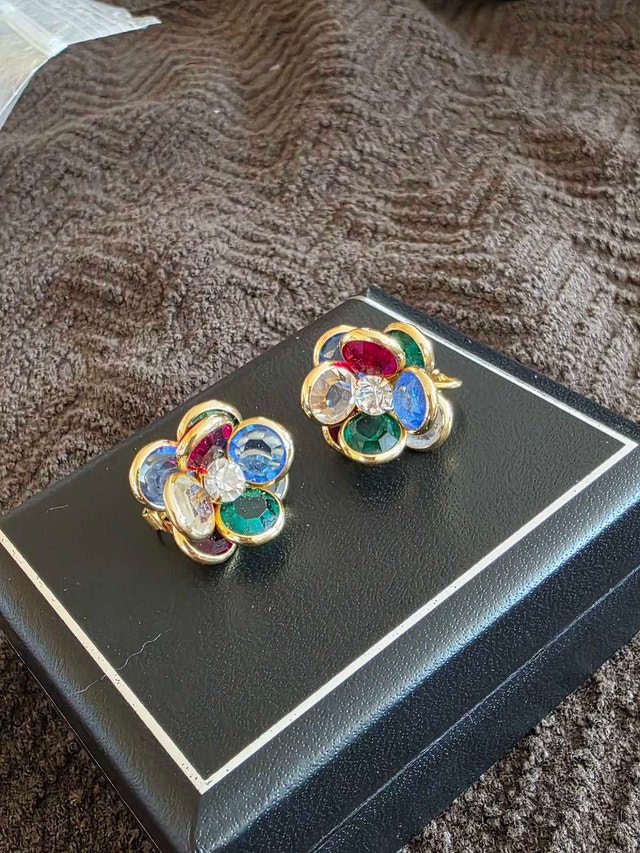 ☆CUTE VINTAGE ☆ Clip On Earrings