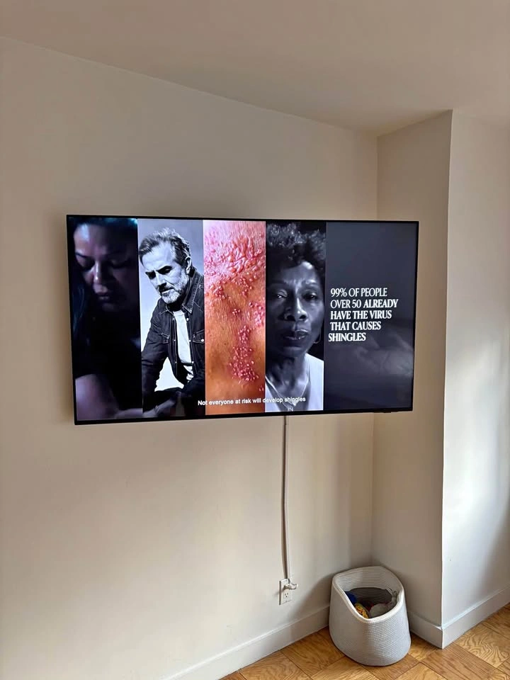 55in Samsung Smart TV & Wall Mount