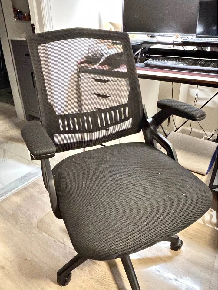 Mesh Office Chair with Flip-Up Arms