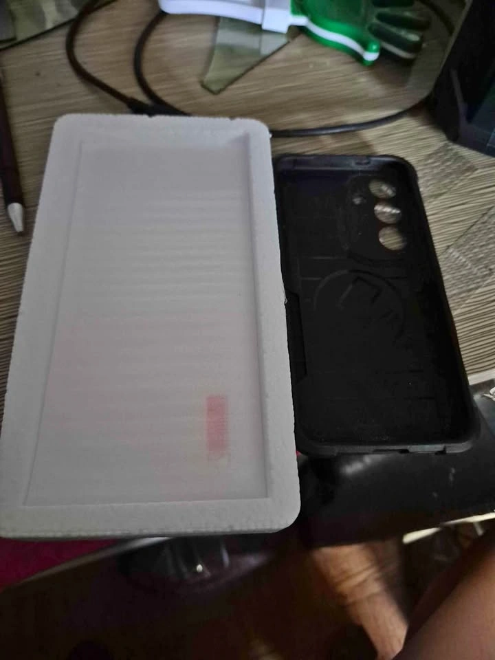 Samsung S24 Screen Protectors & Case