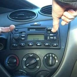 2003 Ford Focus Radio
