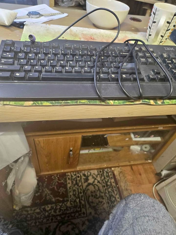 2 Keyboards (1 Black, 1 Beige)