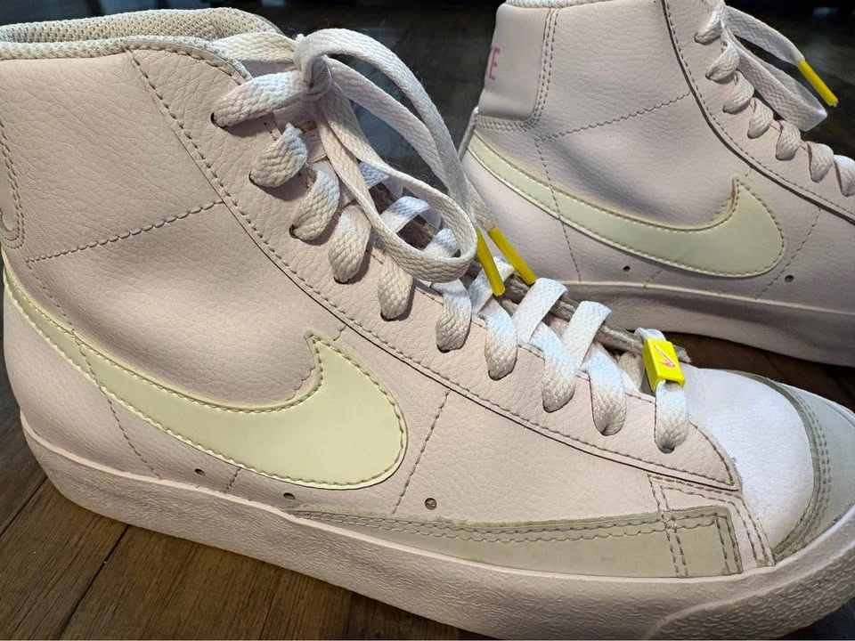 Nike Blazer Women’s Shoes - Excellent Condition Size 7.5 - photo 4