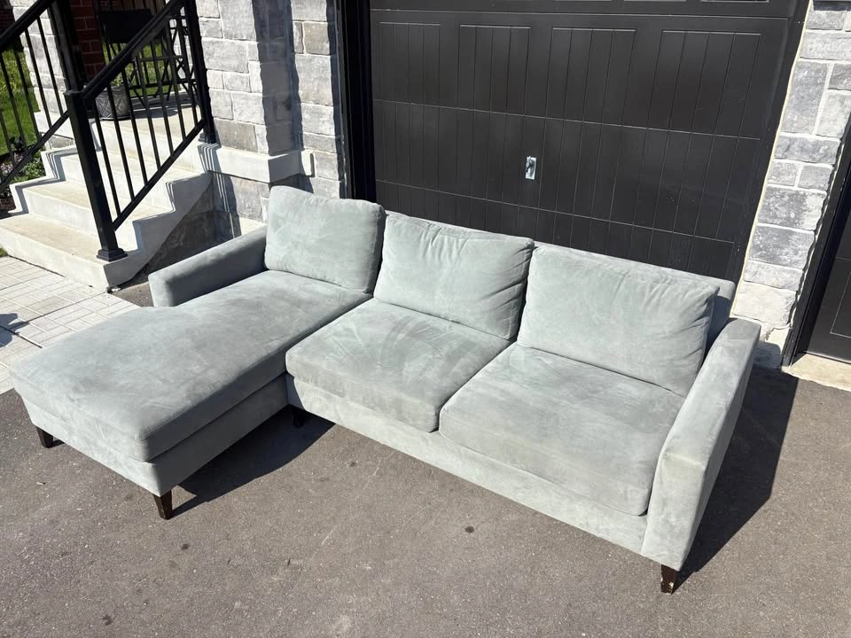 Light Grey Modern Sectional Sofa with Chaise - Great Condition - photo 2