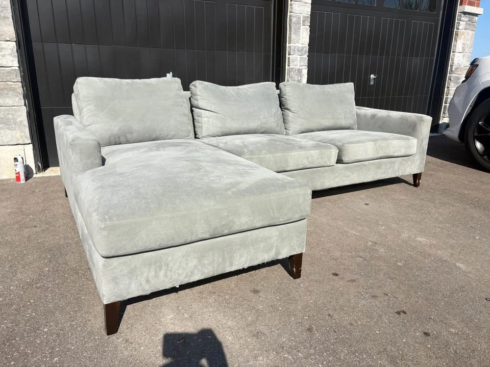 Light Grey Modern Sectional Sofa with Chaise - Great Condition - photo 3