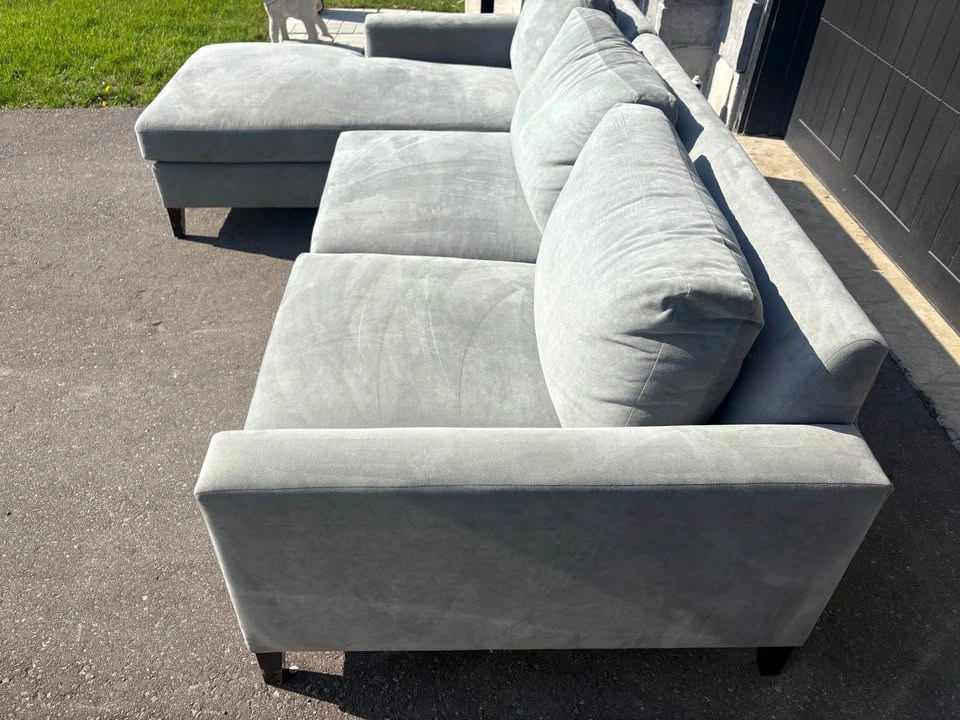 Light Grey Modern Sectional Sofa with Chaise - Great Condition - photo 4