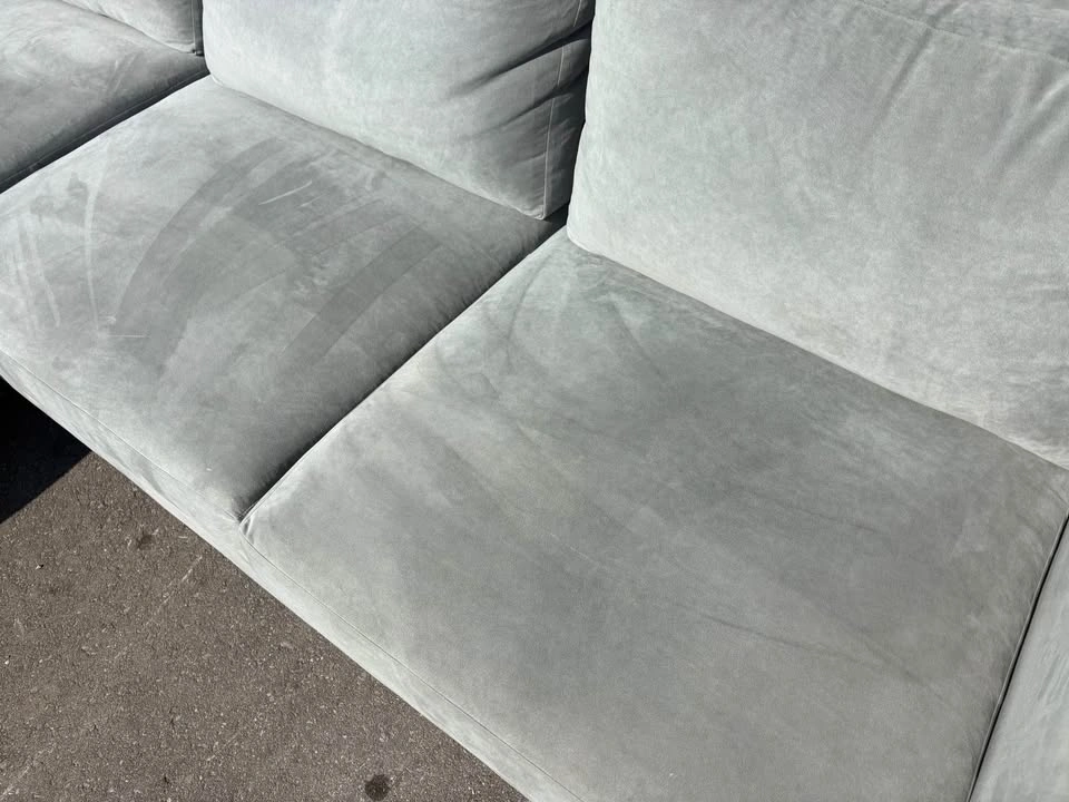Light Grey Modern Sectional Sofa with Chaise - Great Condition - photo 5