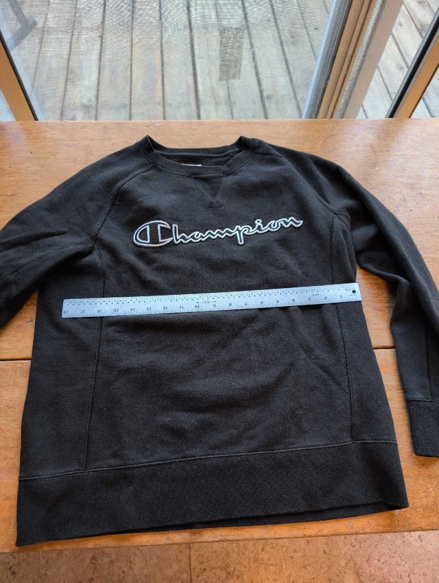 Champion Sweater sweatshirt. Black mens medium long sleeve