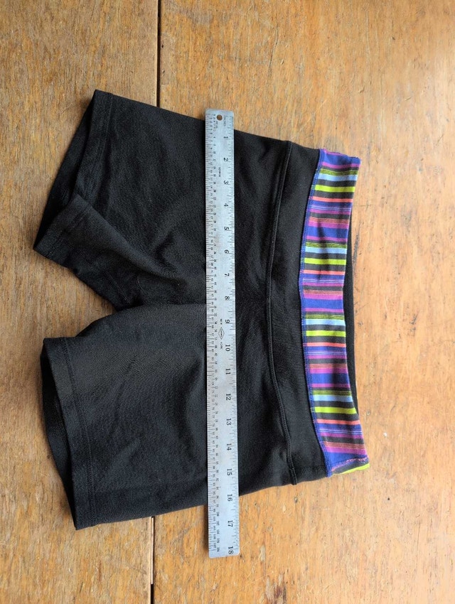 Lululemon Shorts Size 6 Black & Pattern