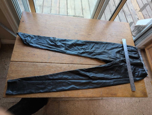Wilfred Free Leggings. Black faux leather small