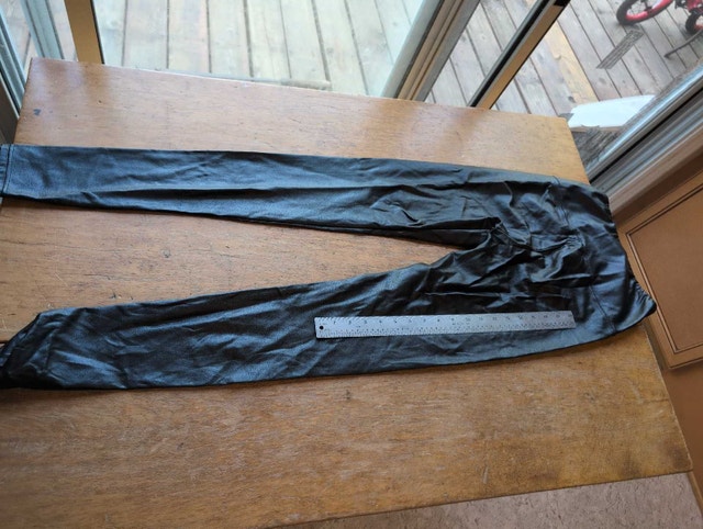 Wilfred Free Leggings. Black faux leather small - photo 4