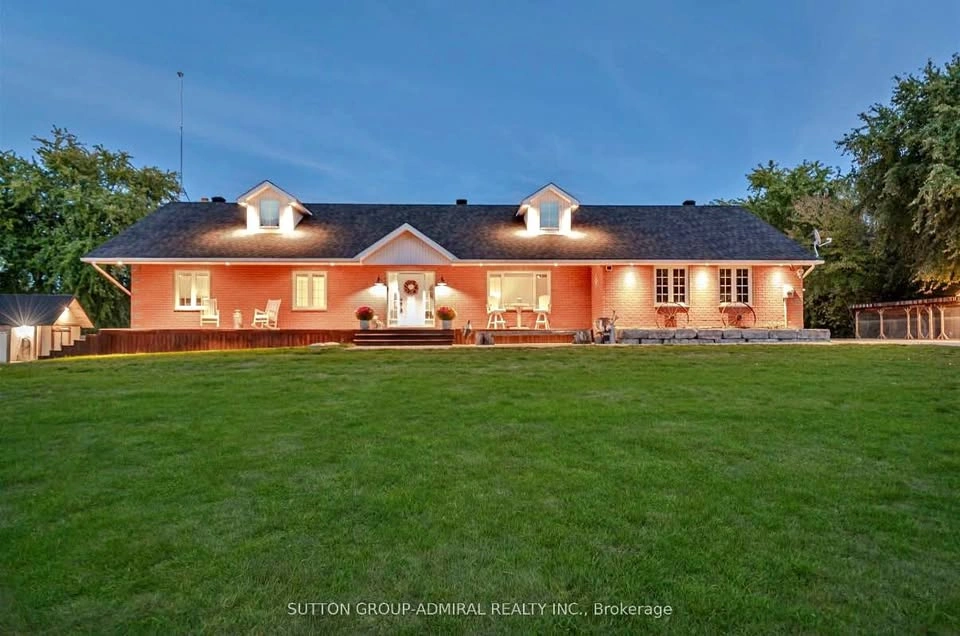 3 Beds 3 Baths - House