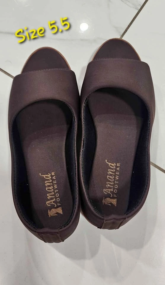 Brown Slip-On Flats – Size 5.5