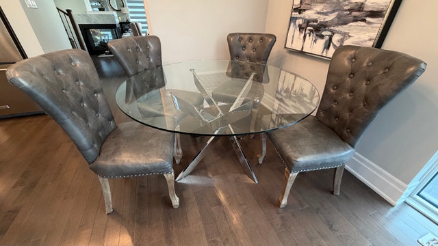 Kitchen Table & 4 Chairs - photo 2