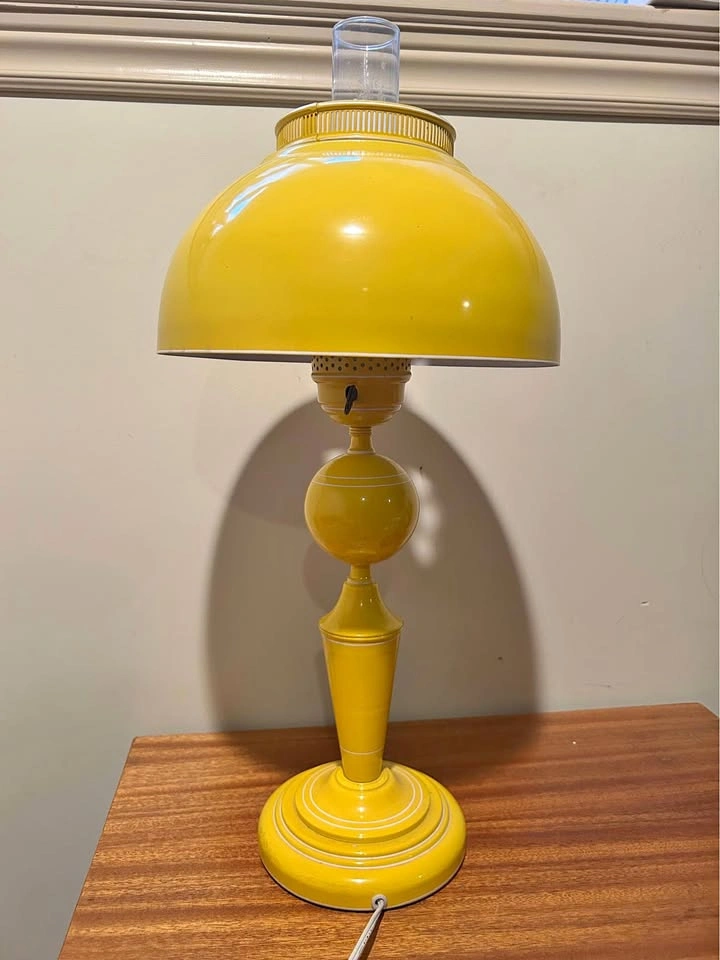 Vintage 1960s Mid-Century Modern Yellow Metal Lamp
