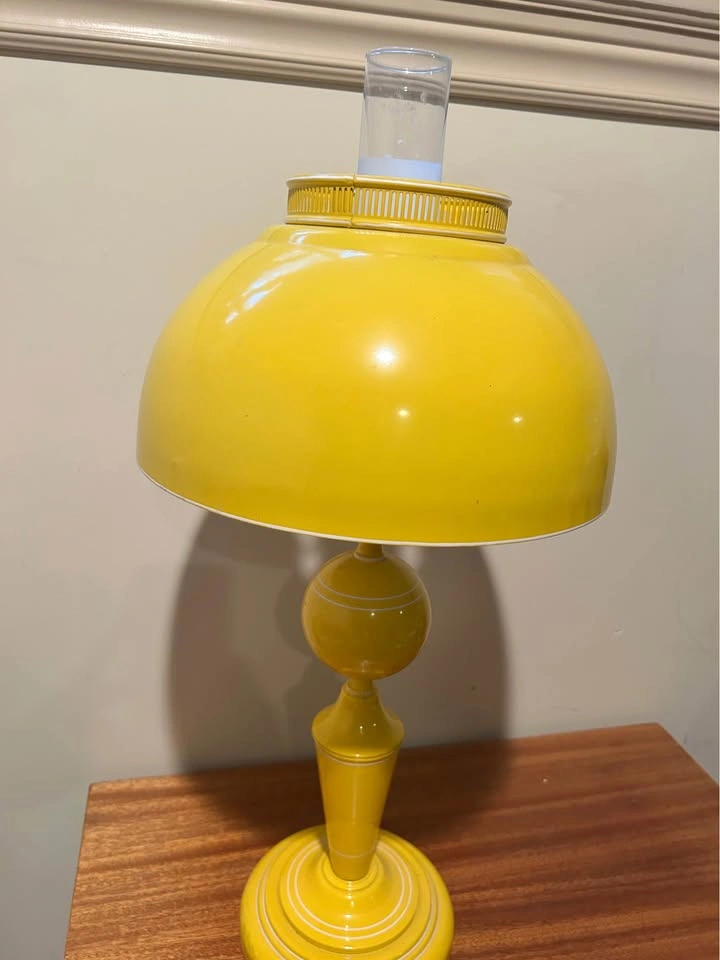 Vintage 1960s Mid-Century Modern Yellow Metal Lamp - photo 2