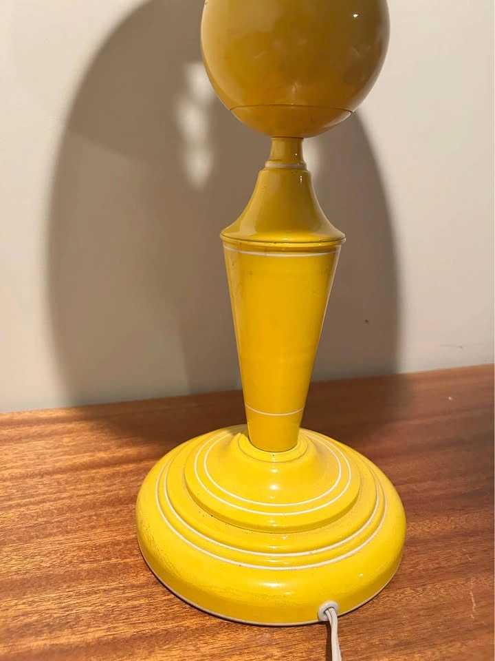 Vintage 1960s Mid-Century Modern Yellow Metal Lamp - photo 3