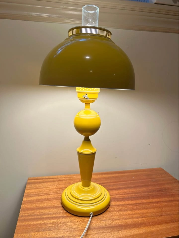 Vintage 1960s Mid-Century Modern Yellow Metal Lamp - photo 5