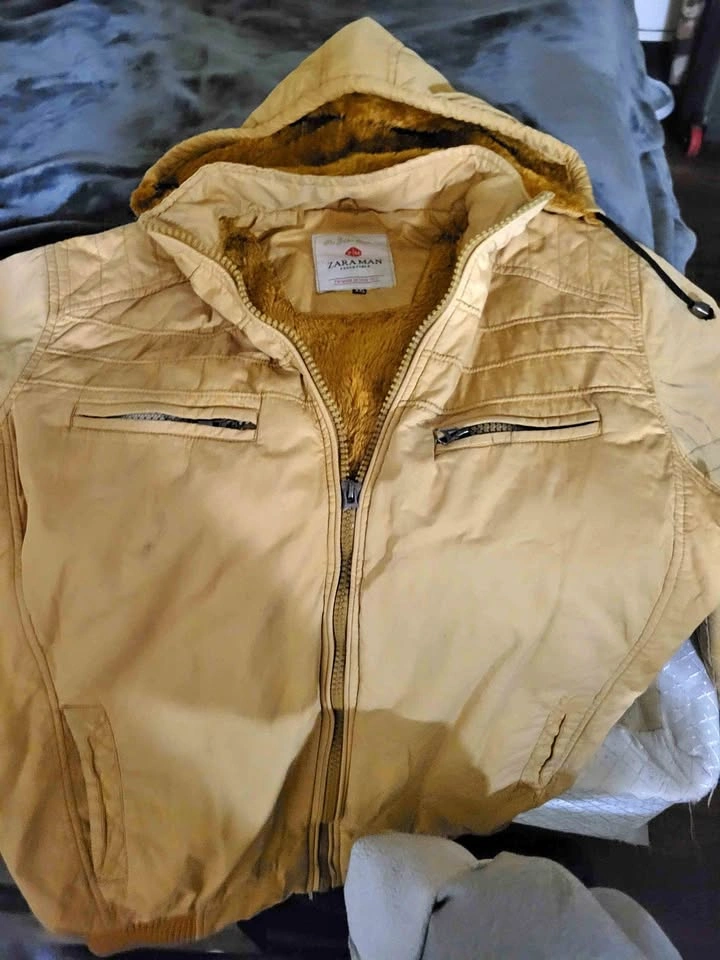 ZARA MENS XXL BEIGE COAT WITH BEIGE FLUFF ON THE INTERIOR