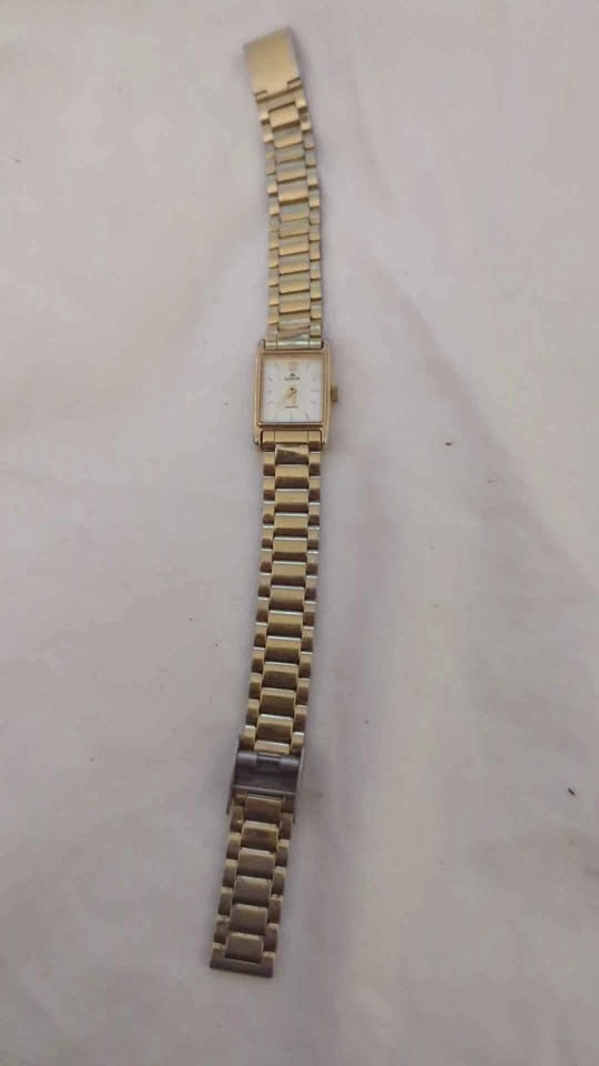 Vintage Lorus Woman's Watch - photo 2