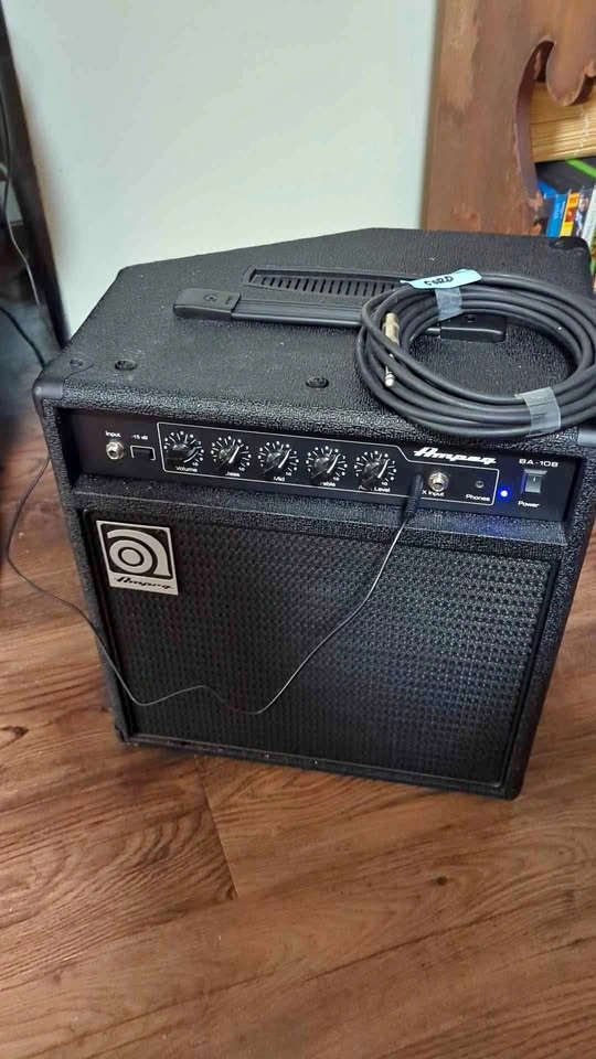 Ampeg BA-108 Bass Amp