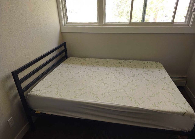 Zinus Queen Bed Set - Mattress & Metal Platform Frame
