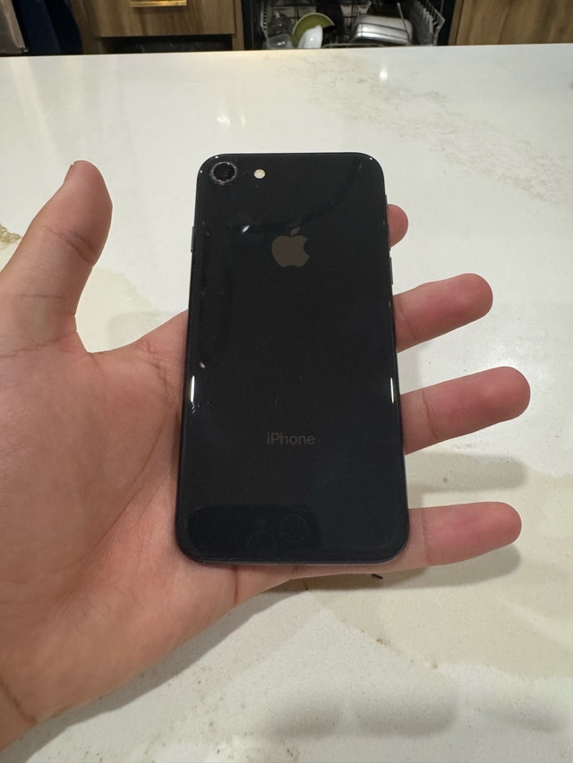 iPhone 8 64gb - 91% battery health