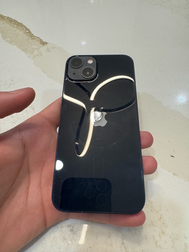 iPhone 13 128GB - 83% Battery Health