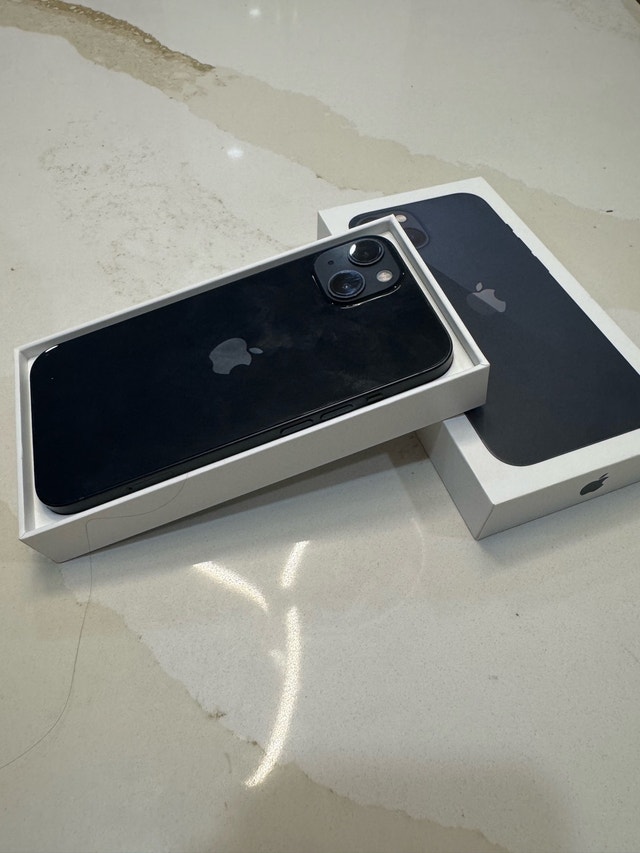 iPhone 13 128gb - 76% batt health