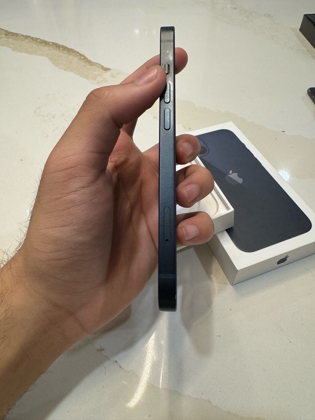 iPhone 13 128gb - 76% batt health - photo 4