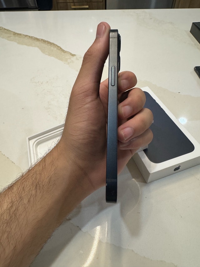 iPhone 13 128gb - 76% batt health - photo 5