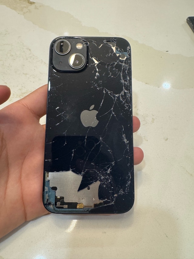 iPhone 13 128GB - 75% Battery Health