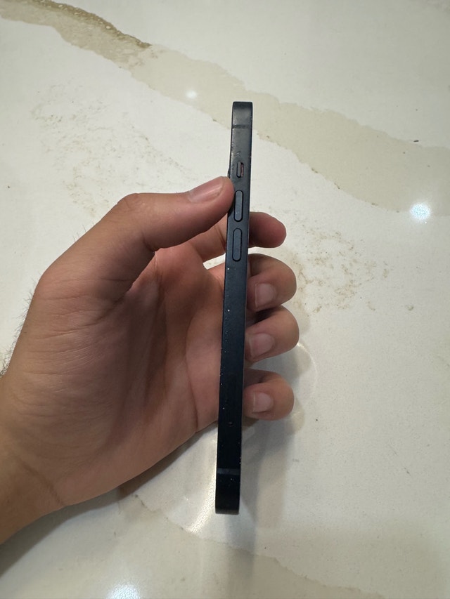 iPhone 13 128GB - 75% Battery Health - photo 3