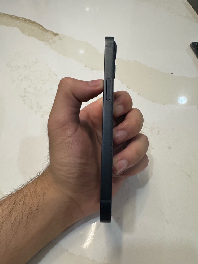 iPhone 13 128GB - 75% Battery Health - photo 4