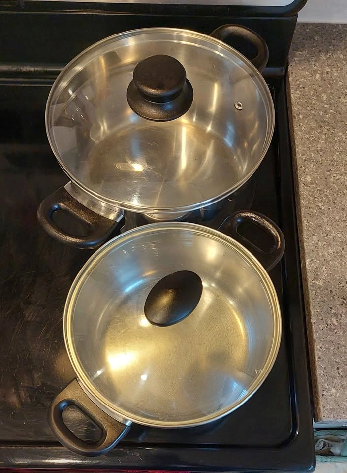 2 Stainless Steel Pots with Glass Lids - photo 2