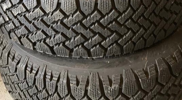 Snow tires with rims P 195/70R14/90 Made in Canada