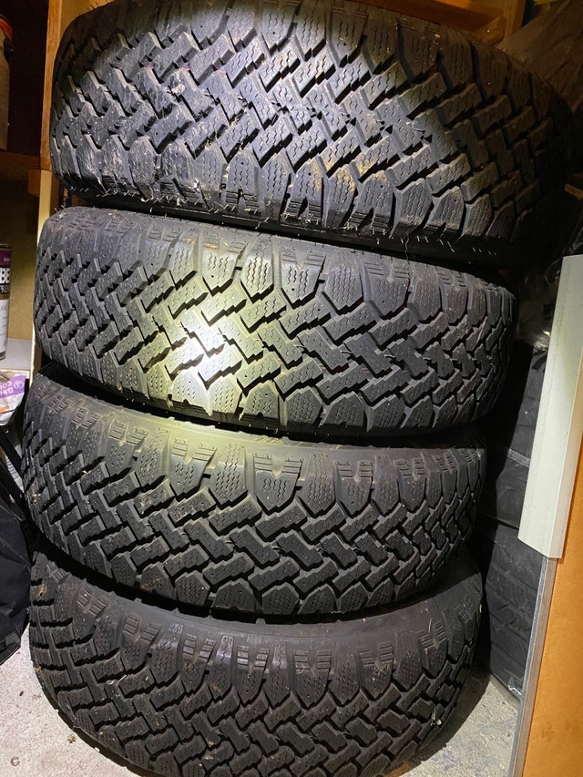 Snow tires with rims P 195/70R14/90 Made in Canada - photo 2