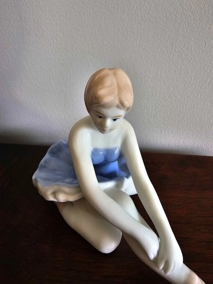 Vintage ballerina figurine - photo 3