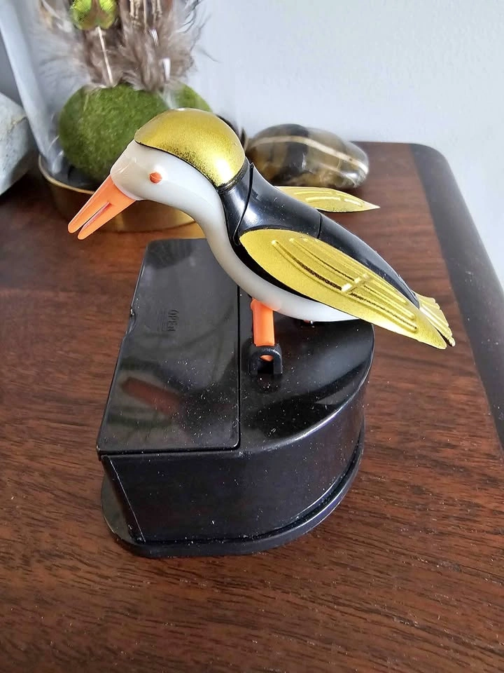 Toothpick dispenser