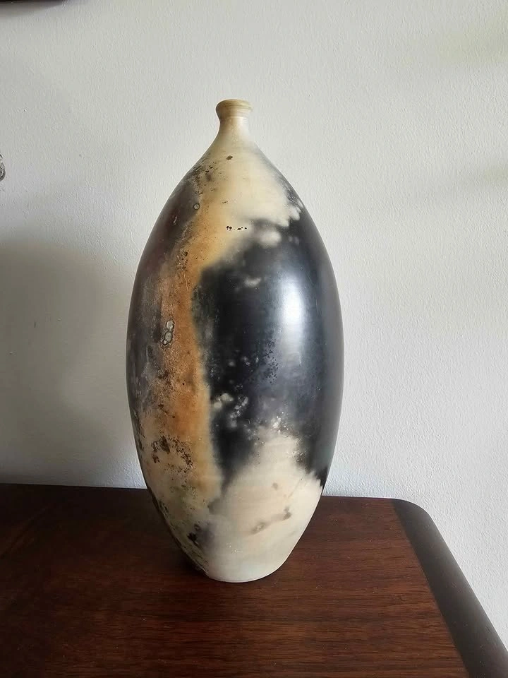 Hand made pottery vase (signed) - photo 2