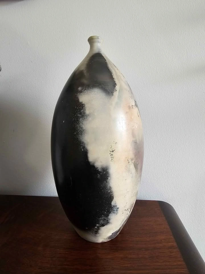 Hand made pottery vase (signed) - photo 4