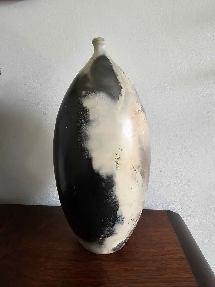 Hand made pottery vase (signed) - photo 4