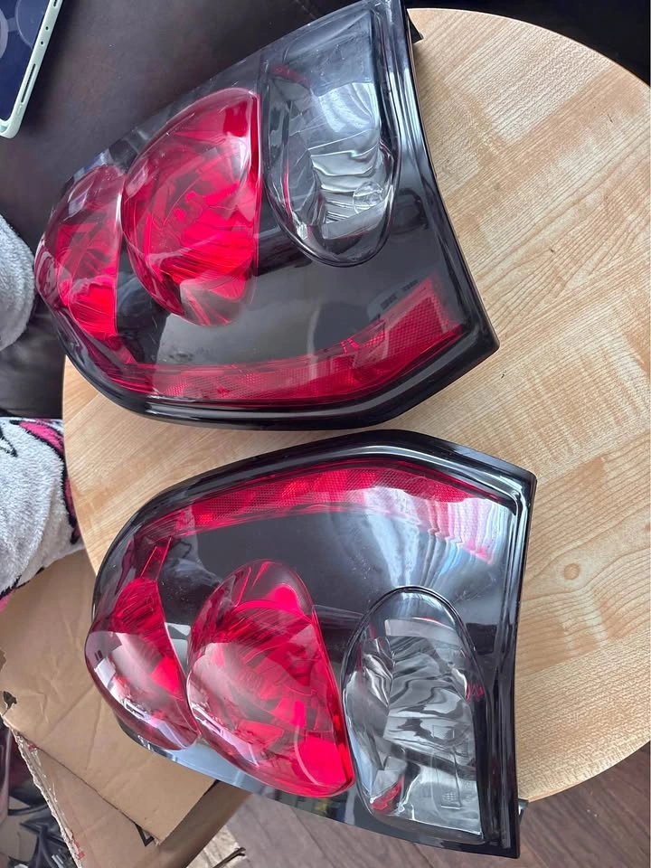 2002-2009 Chevy Trailblazer Tail Lights (Driver & Passenger)