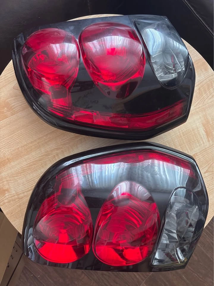 2002-2009 Chevy Trailblazer Tail Lights (Driver & Passenger) - photo 3
