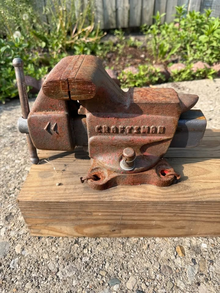 Craftsman Bench Vise - photo 2